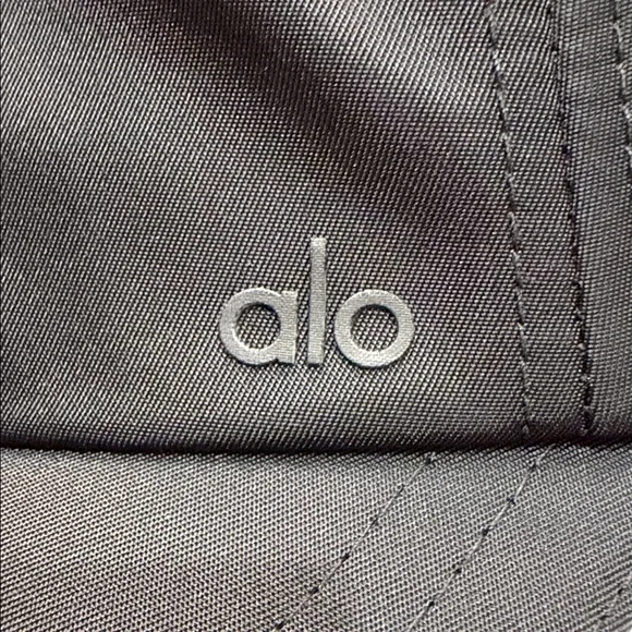 ALO Yoga Satin Off-Duty Cap - Black - Picture 8 of 10